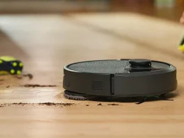 Imagen del Roomba Plus 505 limpiando